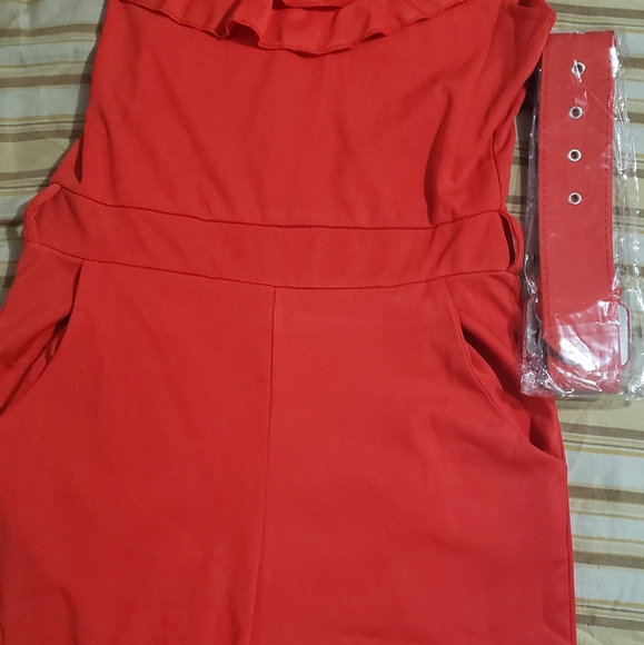 Red jumpsuit still in original package - Picture 3 of 3